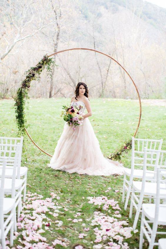 Slavobrány, stojany, cedule