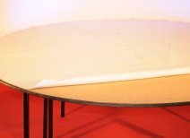 Stůl kulatý 180 cm + multon (podložka pod ubrus)